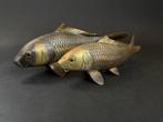 Set van twee messingen koi-karper beelden - Jush () -, Antiek en Kunst