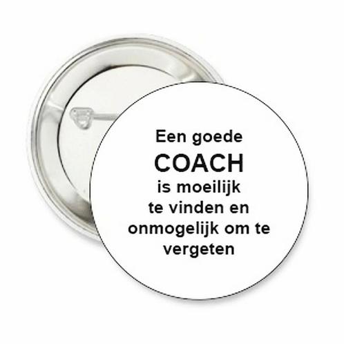 Voetbal button of kleding (magneet) Een goede Coach, Sport en Fitness, Voetbal, Overige typen, Nieuw, Verzenden