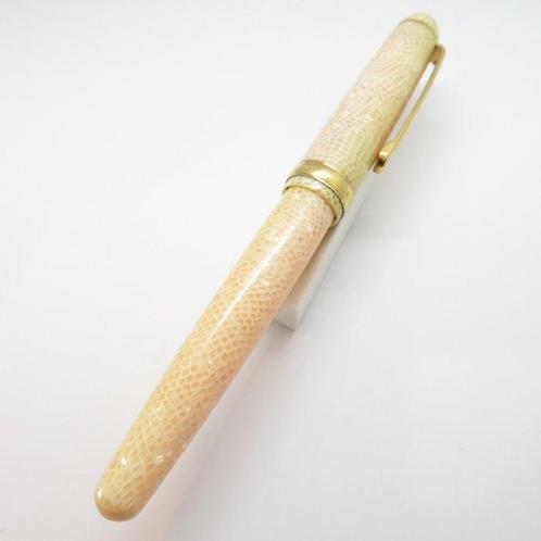 Platinum - #3776 (sakura pink celluloid) - 14K gold nib (M), Verzamelen, Pennenverzamelingen