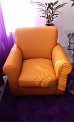 Leren fauteuil met houten poten - oranje leer, Huis en Inrichting, Fauteuils, Klassiek, Nieuw, Ophalen of Verzenden, 75 tot 100 cm