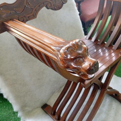 Italla - Stoel - Leeuwenkop - Walnoot - Opvouwbare Sedia, Antiek en Kunst, Curiosa en Brocante