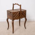 Naaidoos - uitkragarm - Hout - Kleine accordeonkast