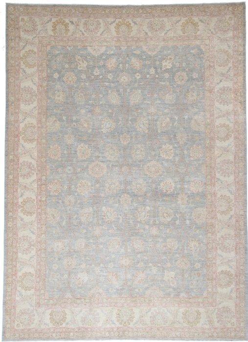 Tabriz Inspired Very Fine Wool&Silk Carpet with Luxurious, Huis en Inrichting, Stoffering | Tapijten en Kleden