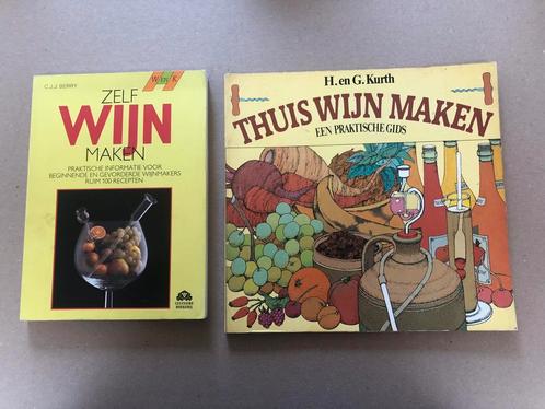 2 Boeken Zelf Thuis Wijn Maken - vrij zeldzaam, Boeken, Kookboeken, Overige typen, Gelezen, Ophalen of Verzenden