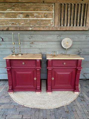 Set nachtkastjes Cranberry beschikbaar voor biedingen