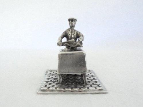 C.A. Stout, Rotterdam - Miniatuur beeldje - Slager met, Antiek en Kunst, Antiek | Goud en Zilver