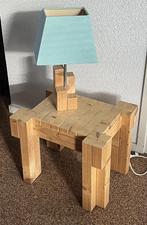 Design grenenhouten bijzettafel + lamp, Huis en Inrichting, Nieuw