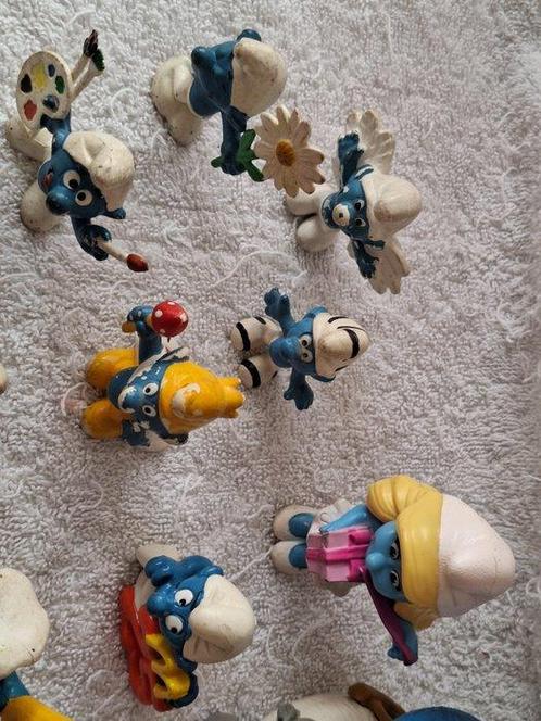 Vintage Smurfendorp 25 stuks o.a. 13 Peyo en 12 Schleich, Antiek en Kunst, Antiek | Overige Antiek