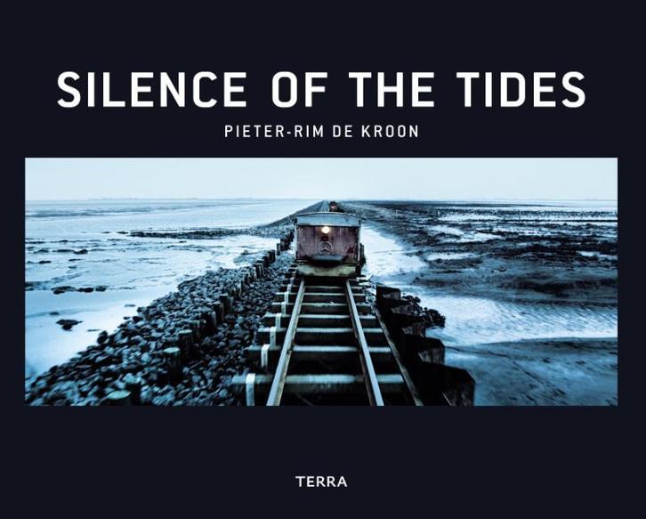 Silence of the Tides 9789089898371 Pieter-Rim de Kroon, Boeken, Kunst en Cultuur | Fotografie en Design, Zo goed als nieuw, Verzenden