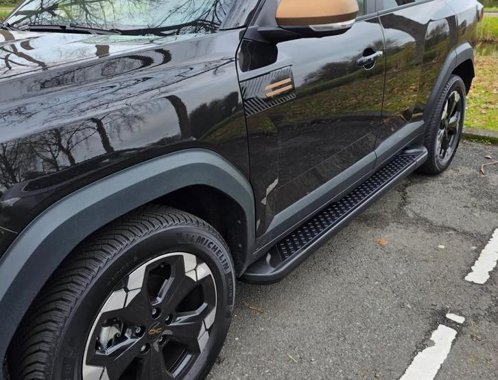 DACIA BIGSTER aluminium treeplanken zwart of grijs/ ACTIE, Auto diversen, Auto-accessoires, Nieuw, Ophalen of Verzenden