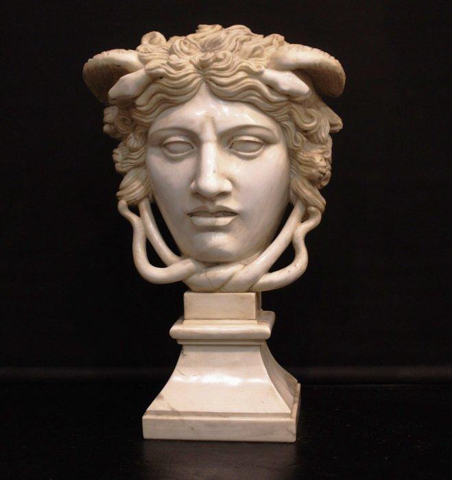 sculptuur, Scultura di Medusa Rondanini in marmo - 52 cm -, Antiek en Kunst, Antiek | Keramiek en Aardewerk