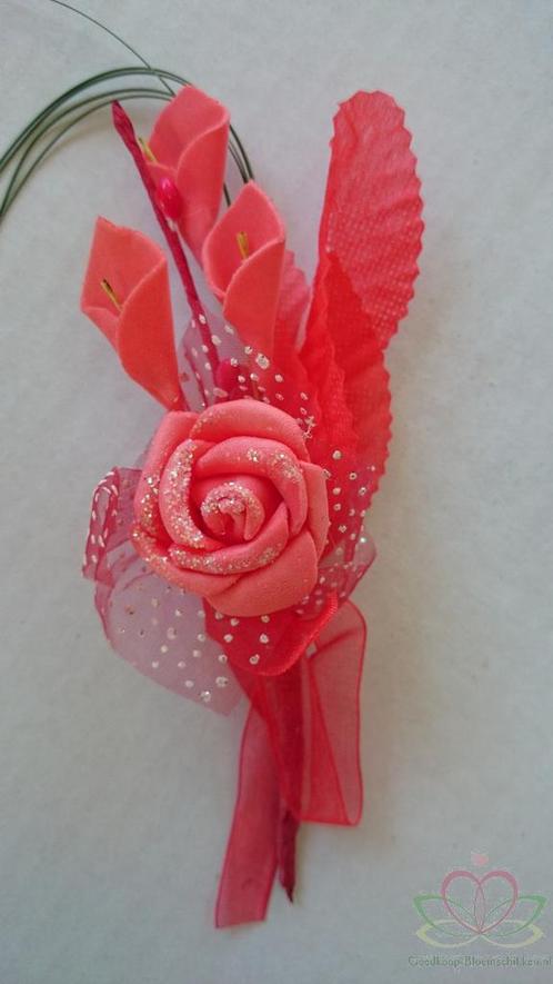 Corsage van foam roosje en callas + blaadjes matrood, Hobby en Vrije tijd, Knutselen, Nieuw, Ophalen of Verzenden