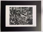 Margaret Bourke-White - A DC-4 Flying over New York City,, Antiek en Kunst, Kunst | Designobjecten