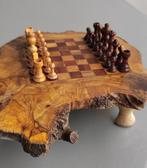 Schaakspel - en schaakbord van olijfhout