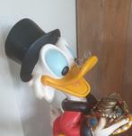 Uncle Scrooge sitting on his treasure box with original, Verzamelen, Disney, Nieuw