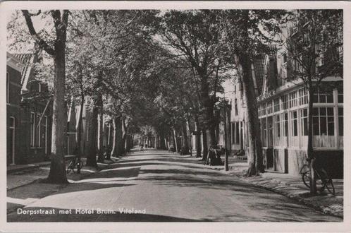 VLIELAND - Dorpsstraat met Hotel Bruin, Verzamelen, Ansichtkaarten | Nederland, Verzenden