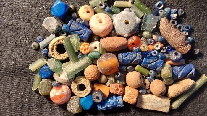 Oud Egyptisch tot Romeins Glas Meer dan 100 oude kralen, Sieraden, Tassen en Uiterlijk, Antieke sieraden