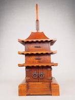 Hout - Heel mooi, een driezijdige pagode (Sanju-no-to ) -