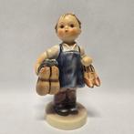 Goebel - Beeldje - Hummel #143/0 - Boots - TMK3 - Porselein