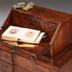 Kleine Secretaire of scriban in wortelnoten op cabriolet pot, Ophalen of Verzenden