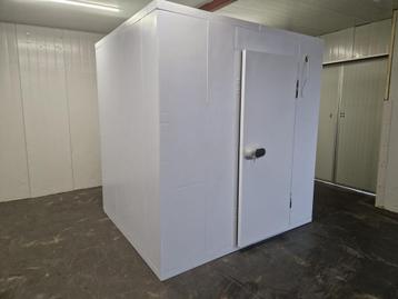 Vriescel 220 x 180 x 220 cm stekker klaar beschikbaar voor biedingen