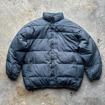 00s Black Nike Puffer Jacket beschikbaar voor biedingen