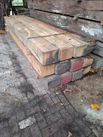 Diverse maten houten balken, planken & palen beschikbaar voor biedingen