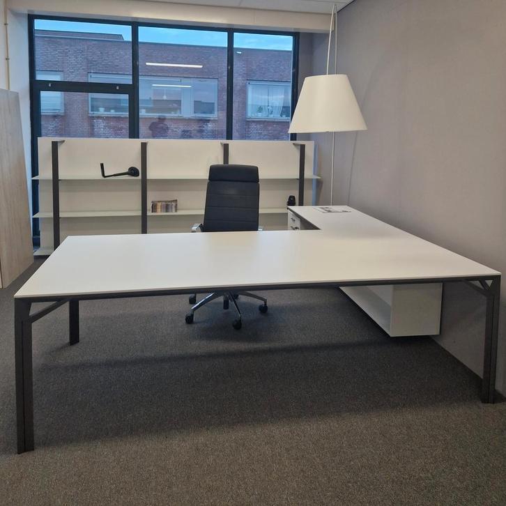 Bureau X8 Hoekopstelling met aanbouw links, Zakelijke goederen, Kantoor en Winkelinrichting | Kantoormeubilair en Inrichting, Bureau
