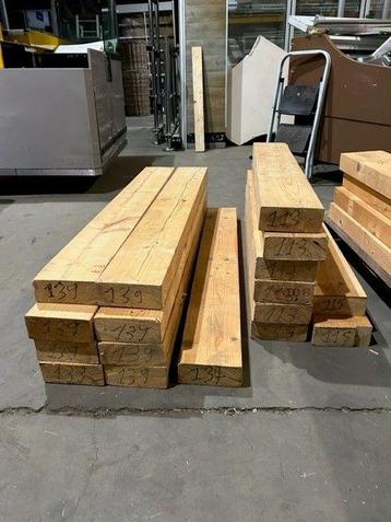 Diverse Houtenbalken en Houtenplanken beschikbaar voor biedingen