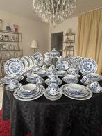 Hutschenreuther - Zwiebelmuster - Speise- + Kaffee- Service