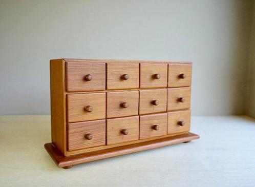 Ladekast - - Apotheekkast met laden van massief hout, Antiek en Kunst, Kunst | Designobjecten