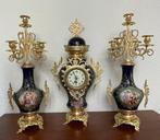 Klok en garnituur set - Brons, Glas, Messing, Porselein -, Antiek en Kunst