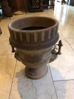 2 terracotta potten opvoet met metalen  siergreep, Antiek en Kunst, Antiek | Keramiek en Aardewerk, Ophalen