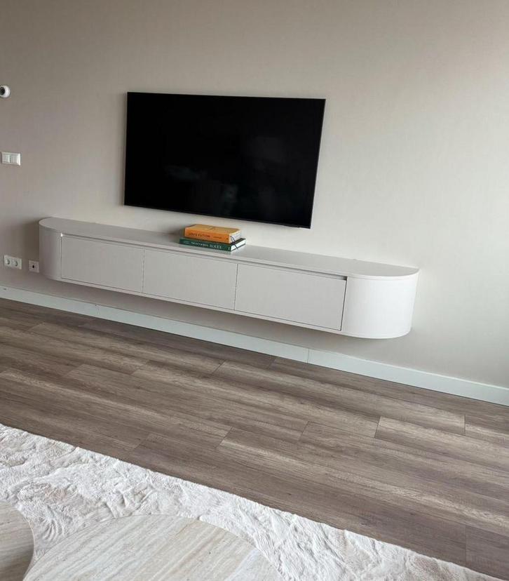 Zwevend tv meubel beige wandmeubel ronde tv meubel japandi, Huis en Inrichting, Kasten | Televisiemeubels, 25 tot 50 cm, Nieuw