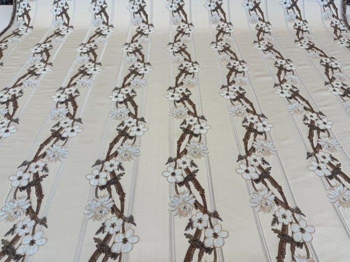 Elegantie in bloei: Zijde strepen en lentebruine takken -, Antiek en Kunst, Antiek | Kleden en Textiel