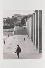 Jean Ribière (1922 – 1989) - Elegance, Au palais de Chaillot