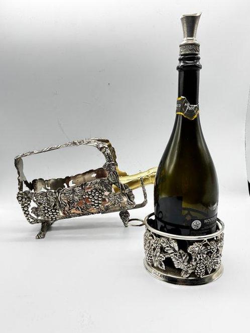Pair of Vintage Silver Bottle Holders – Decorated with Grape, Antiek en Kunst, Antiek | Keukenbenodigdheden