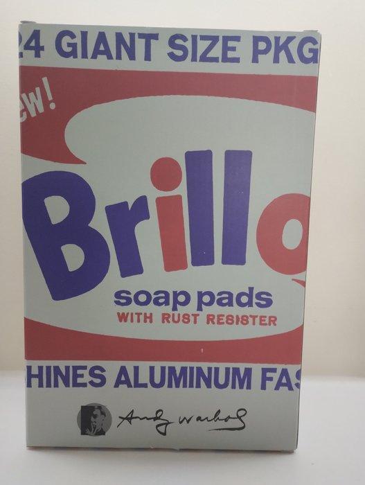 Andy Warhol (1928-1987) - Bearbrick x Andy Warhol Brillo, Antiek en Kunst, Kunst | Designobjecten