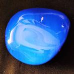 Donkerblauwe amberkleurige monoliet, doorschijnend, Volledig