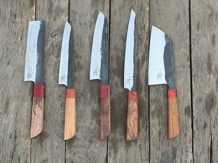 Keukenmes - Handgemaakte verzamelmessen set (5) Japans, Antiek en Kunst, Antiek | Keukenbenodigdheden