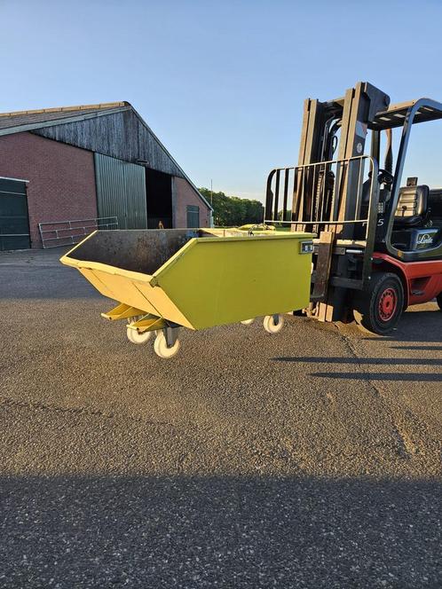 Kiepbak kantelbak spanenbak heftruck 700 liter, Zakelijke goederen, Machines en Bouw | Heftrucks en Intern transport, Voorzetapparatuur