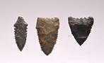 Archaic vuursteen (Chert) 3 archaic arrowheads (Zonder