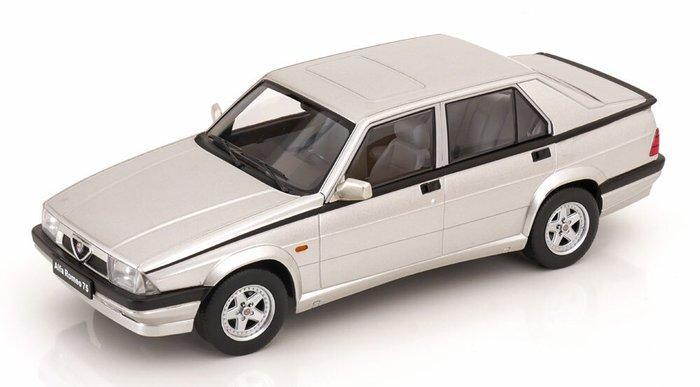 triple-9 1:18 - Modelauto - Alfa Romeo 75 - 1991 - Zilver, Hobby en Vrije tijd, Modelauto's | 1:5 tot 1:12