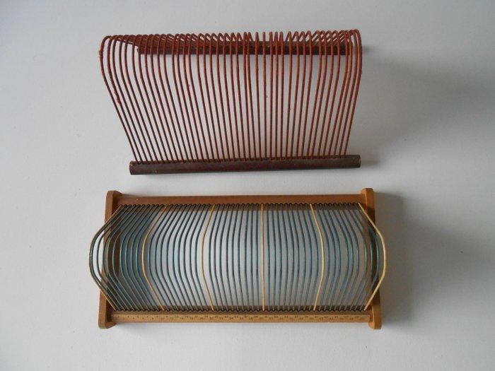 Rek - Hout, Metaal - Twee vinylplatenrekken van hout en, Antiek en Kunst, Kunst | Designobjecten