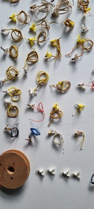 Faller, Kibri H0 - Modeltrein (56) - Lampvoetjes 2 en 3, Hobby en Vrije tijd, Modeltreinen | H0