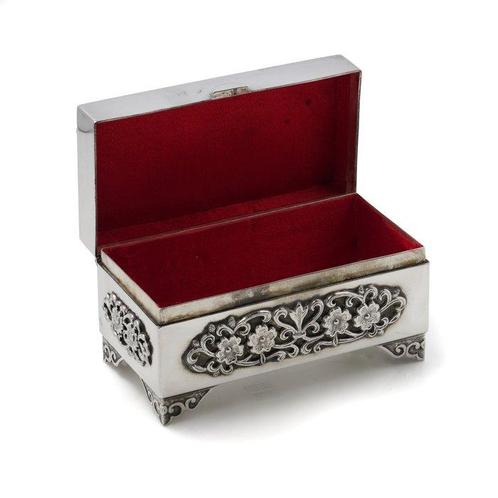 Chinese Silver Decorative Box with Relief Floral Motif and, Antiek en Kunst, Antiek | Goud en Zilver