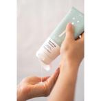 Naïf Hair Nourishing Shampoo - 200ml, Sieraden, Tassen en Uiterlijk, Uiterlijk | Haarverzorging, Ophalen of Verzenden, Nieuw, Shampoo of Conditioner