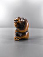 Japan Edo-periode (1615-1868) Een oude houten netsuke van