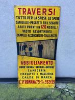 Bord van masonite met de naam van een historisch winkel in