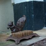 Voetenveger van gietijzer met eekhoorn – stijlvol en, Dieren en Toebehoren, Verzenden, Nieuw